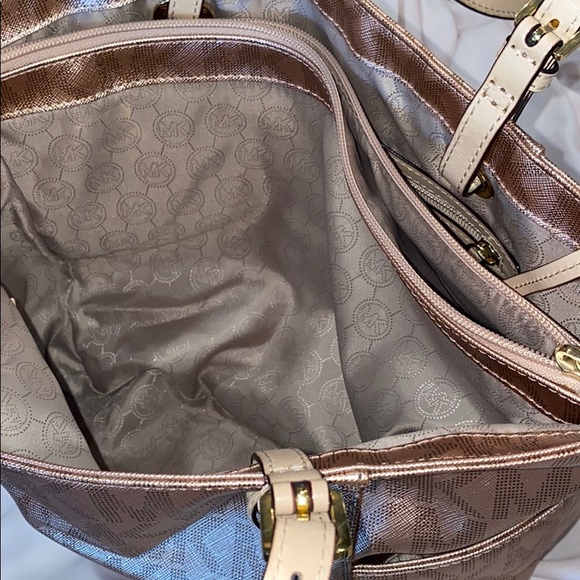 Michael Kors medium tote bag and clutch - Picture 3 of 7